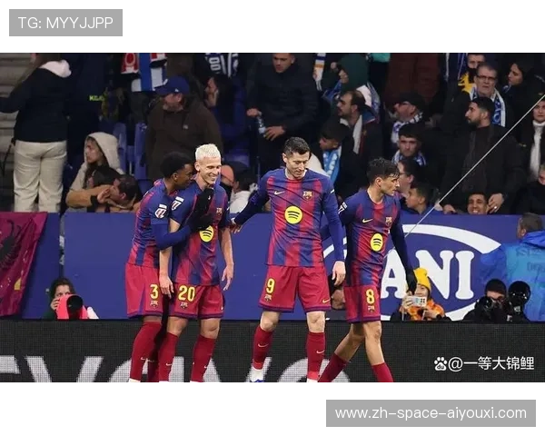 莱万终场前推射空门,为巴萨锁定德比胜局 莱万终场前推射空门,为巴萨锁定德比胜局