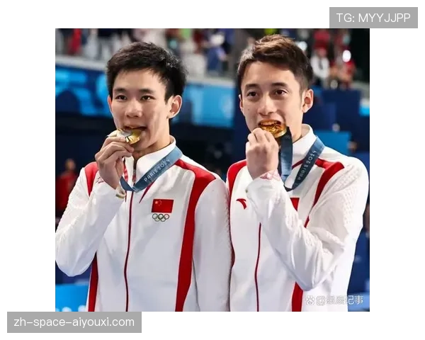 快讯：跳水男子十米台决赛，中国选手杨昊最后一跳逆转英国名将夺冠